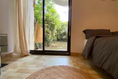 Image de Charmant Studio Avec Jardin Privé