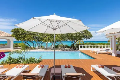 Riviera in Terres Basses by Personal Villas - Overlooking the Beach
