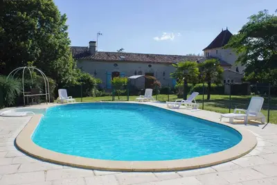 Image de Homerez - Maison spacieuse à Thénac avec piscine privée