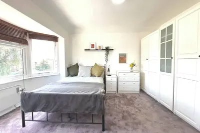 Image de 2 bedroom entire flat, 15 min from tube station, family friendly