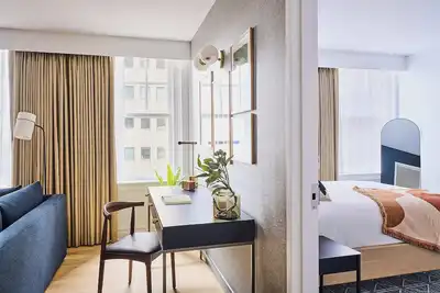 Image de Spacious One-Bedroom Apartment in Historic Building