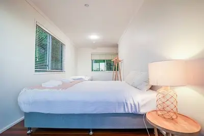 Image de Seaview - Charming Two-Bedroom Home with Stunning Views of the Historic Bay of 1770