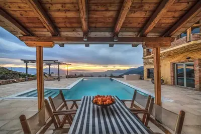 Image de Homerez - Villa accueillante avec piscine privée à Dhamiá