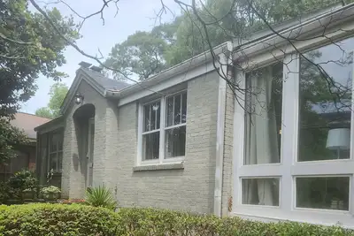 Image de Sunny, luxe 2 Br house. Near Ga Tech, Atlantic Station, Midtown, Marta, I-75/85.