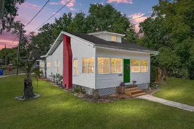 Image de Charming three bedroom one bath bungalow located n Dixieland Historic District