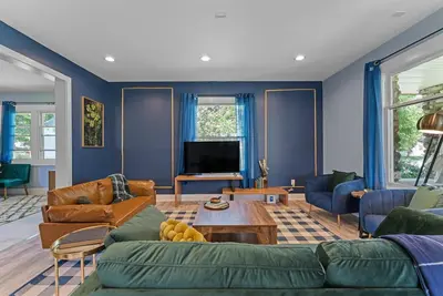 Image de 5bd Movie Theater - 7mins to Und - Backyard Bbq