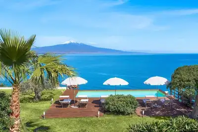 Image de Villa Augusta - sea front villa with swimming pool