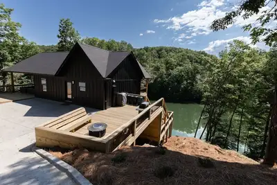 Image de The Black Pearl on Norris Lake