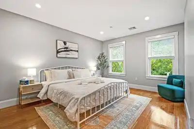 Image de Modern home-like 3br2ba Retreat/Minutes to T