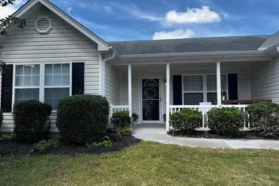 Image de Fabulous Five Forks Residence near Everything!