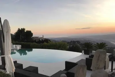 Image de Homerez - Maison charmante Ă Aspremont avec piscine privative