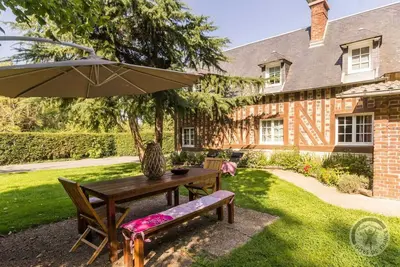 Image de Homerez - Maison de charme à Annebault avec jardin clôt et barbecue