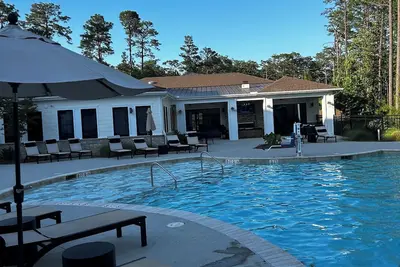 Image de Nice 2 bedroom flat w/pool. Pet friendly! Available for Us Open