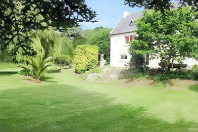 Homerez - Appartement spacieux à Trévou, 100m², vue mer.