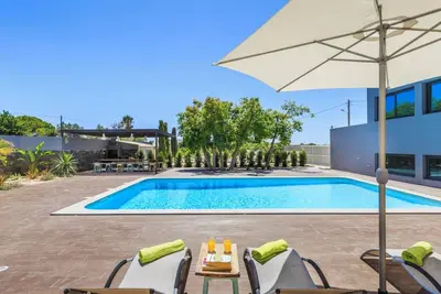 Image de Homerez - Villa Ă Quelfes + vue mer