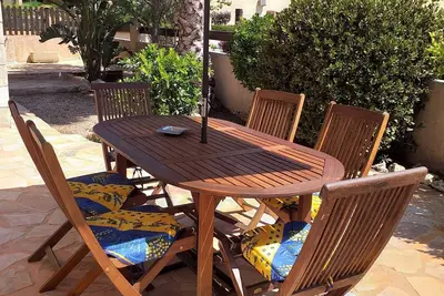 Image de 2 Bedroom Private vacation home in Sausset-les-Pins