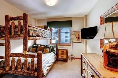 Image de St. James Place Resort, Ski, Hot Tub, Pool, Gym!