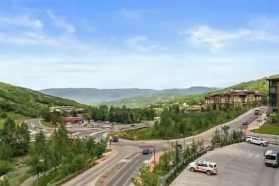 Image de 3 Bedroom 3 Bath, Ski-In/Ski-out! Sbowmass Village
