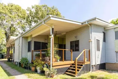 Image de Eagles Nest Two Bed Home Nudgee Beach