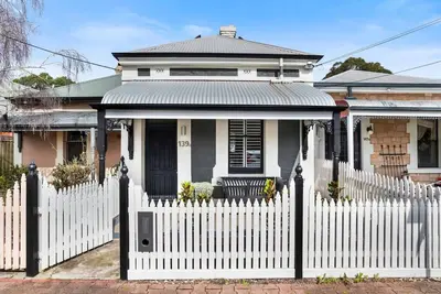 Image de Cute as a Button - Picket Fence 3 Bed Stylish Home