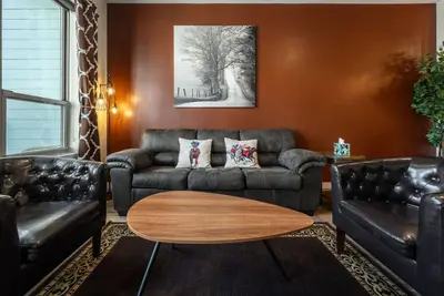 Image de 4th Street Suites - Serene King Bed Suite