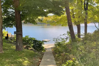 Image de Lakeside Bliss & Adventure: Cozy Whippoorwill Cottage on Crow Lake!