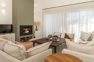 Image de Carramar - Fireplace - Absolute Waterfront