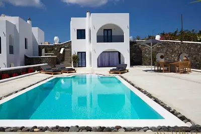 Image de Premium Santorini Villa | Villa Midas | 3 Bedrooms | Private Pool & Outdoor Lounge and Dining Area | Proximity to Fira Town | Exo Gialos