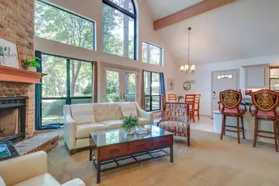 Image de Cape Royale Home w\/ Deck - Walk to Lake Livingston