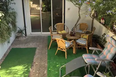 Image de Rez-de-jardin près de la plage résidence calme parking gratuit jardin ensoleillé