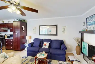 Image de Dog-friendly condo with pool, tennis court, and modern amenities