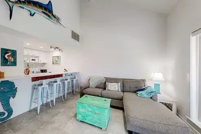 Image de Charming coastal condo with water views, great location, balcony, WiFi, A/C