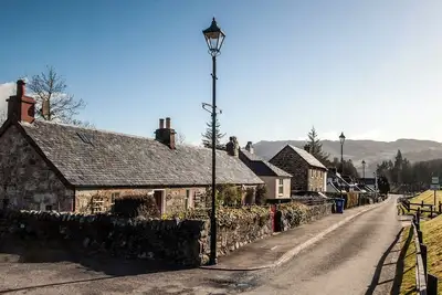 Image de Original lock keepers cottage by caledoinian canal close to Lochness