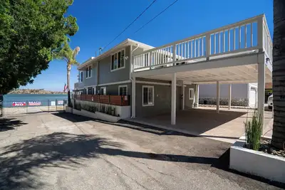 Image de Gorgeous Lake Front Home w/ Boat Access