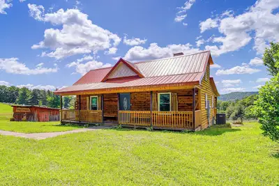 Image de Deck & Scenic View: Historic Cabin in Piney Creek!
