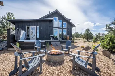 Image de Cascade Vista │Golf Cart + E-bikes I Sleeps 4+ 2 kids I Hot Tub