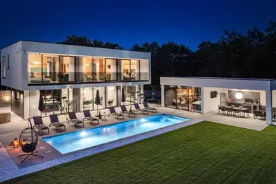 Superbe maison à Modrusani avec sauna