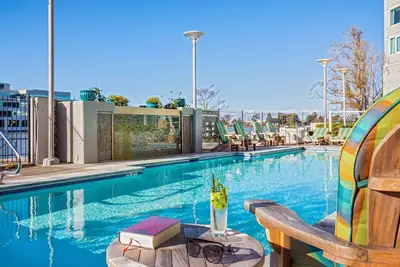 Image de A Place to Unwind and Recharge! 3 Convenient Units, Pets Allowed, Onsite Pool