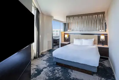 Image de 2 Junior King Suite at Grand Bay San Francisco Hotel, Onsite Pool & Pets Allowed