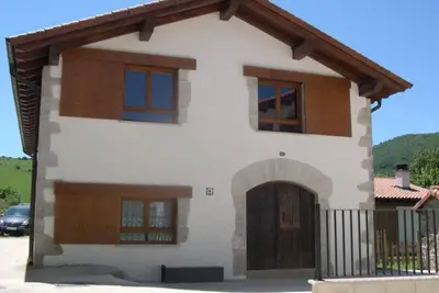 Image de Maison de campagne \"Bordaberri\" avec vue sur les montagnes, jardin privé et Wi-Fi
