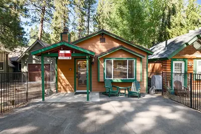 Image de Moonridge Pines Cabin +Fireplace + 5 min to Summit