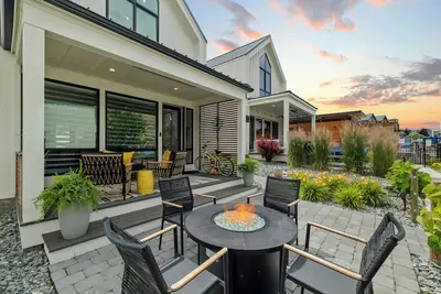 Image de Adventure at Lake Chelan - Dog Friendly w/ Paddle Boards, Bikes + Fireplace