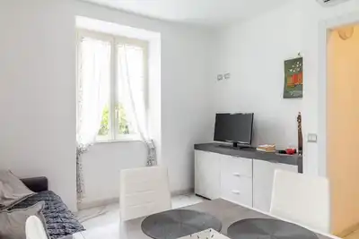 Image de Appartement 'Casa A Pochi Passi Dalla Versilia' avec vue montagne, jardin partagé et climatisation