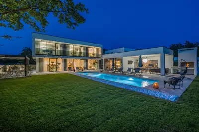 Image de Superbe maison à Modrusani avec sauna