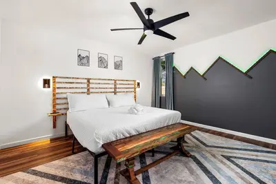 Image de Rustic Mtn Lodge | Views | Hiking | Cozy Fire