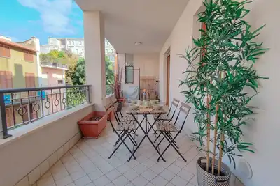 Charming Central Apartment with Terrace, Just 5 Minutes from the Beach