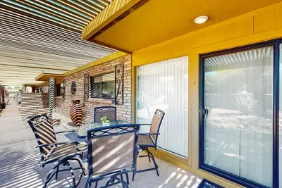 Image de Charming condo, conveniently located, with shared pool & w/d