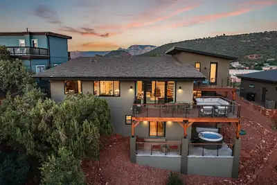 Image de Experience luxury at Sedona Modern Living, a spacious 3br home in scenic West Sedona.