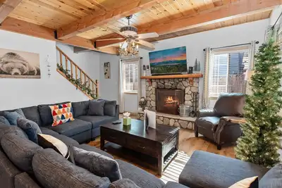 Image de Lake<1Mile! Family! Hot-tub! PoolTable! Fire Pit-Pets! Bbq! Fenced Yard