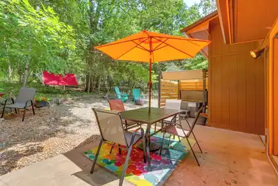 Image de Hot Tub & Fire Pit: Holiday Island Getaway!